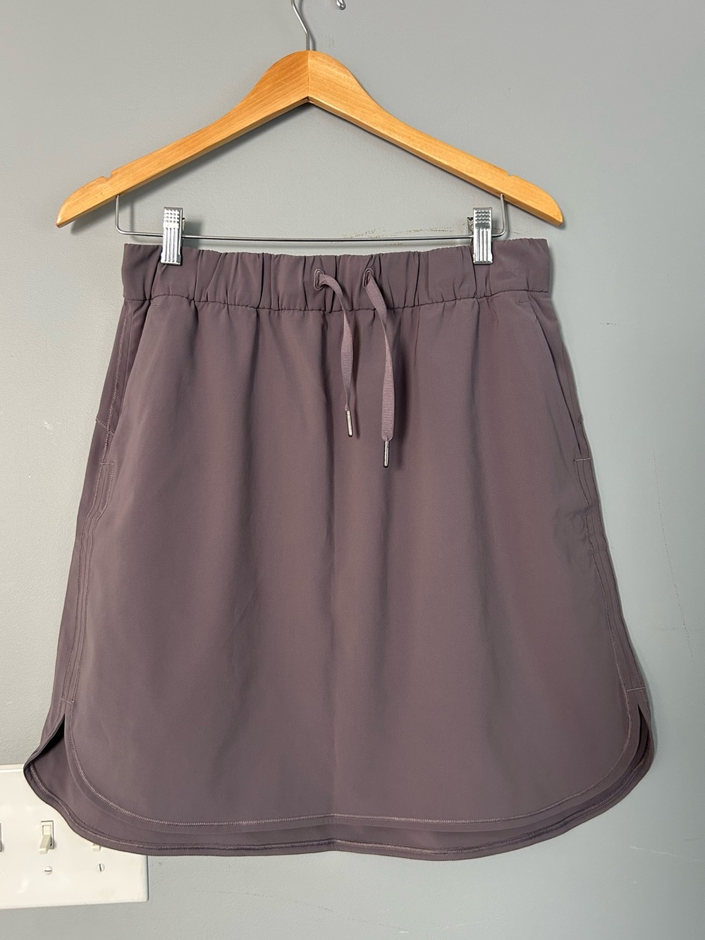 Lululemon Drawstring skirt in Dusty Mauve size 10
